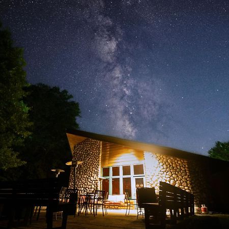 Whitetail Lodge Saint Germain エクステリア 写真