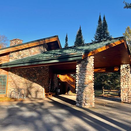 Whitetail Lodge Saint Germain エクステリア 写真