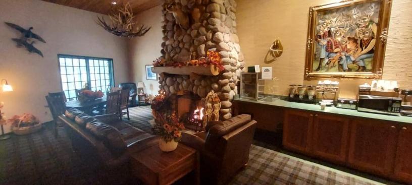Whitetail Lodge Saint Germain エクステリア 写真