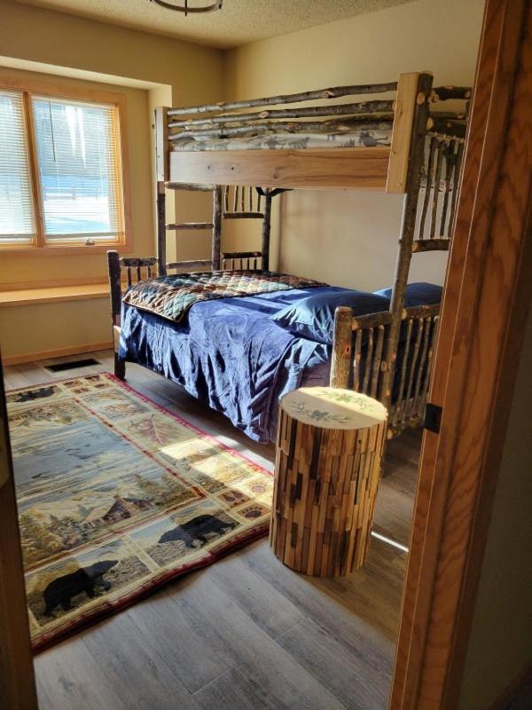 Whitetail Lodge Saint Germain エクステリア 写真