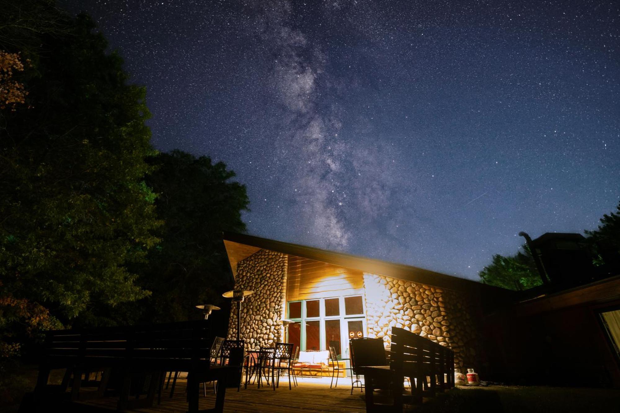 Whitetail Lodge Saint Germain エクステリア 写真