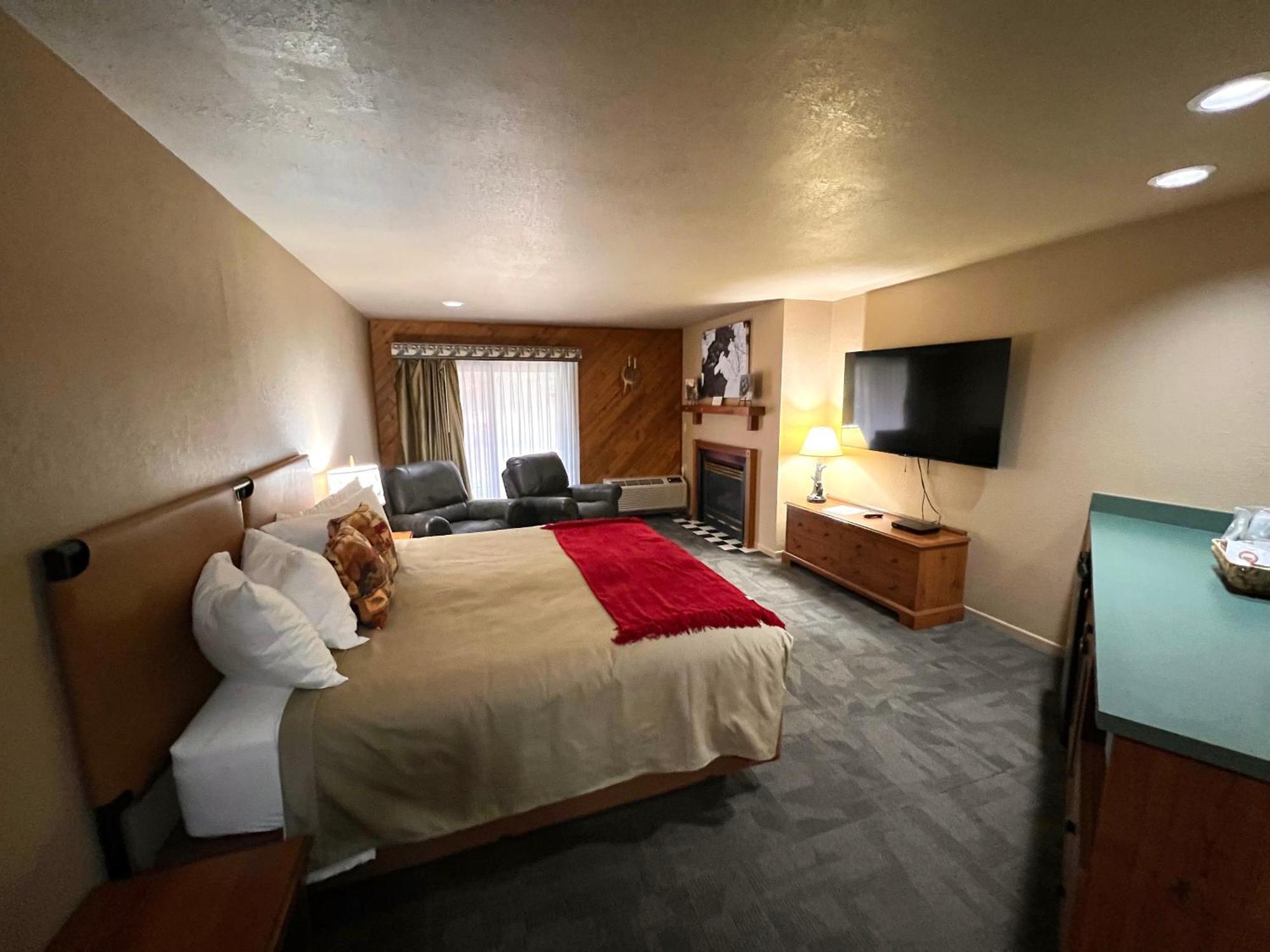 Whitetail Lodge Saint Germain エクステリア 写真