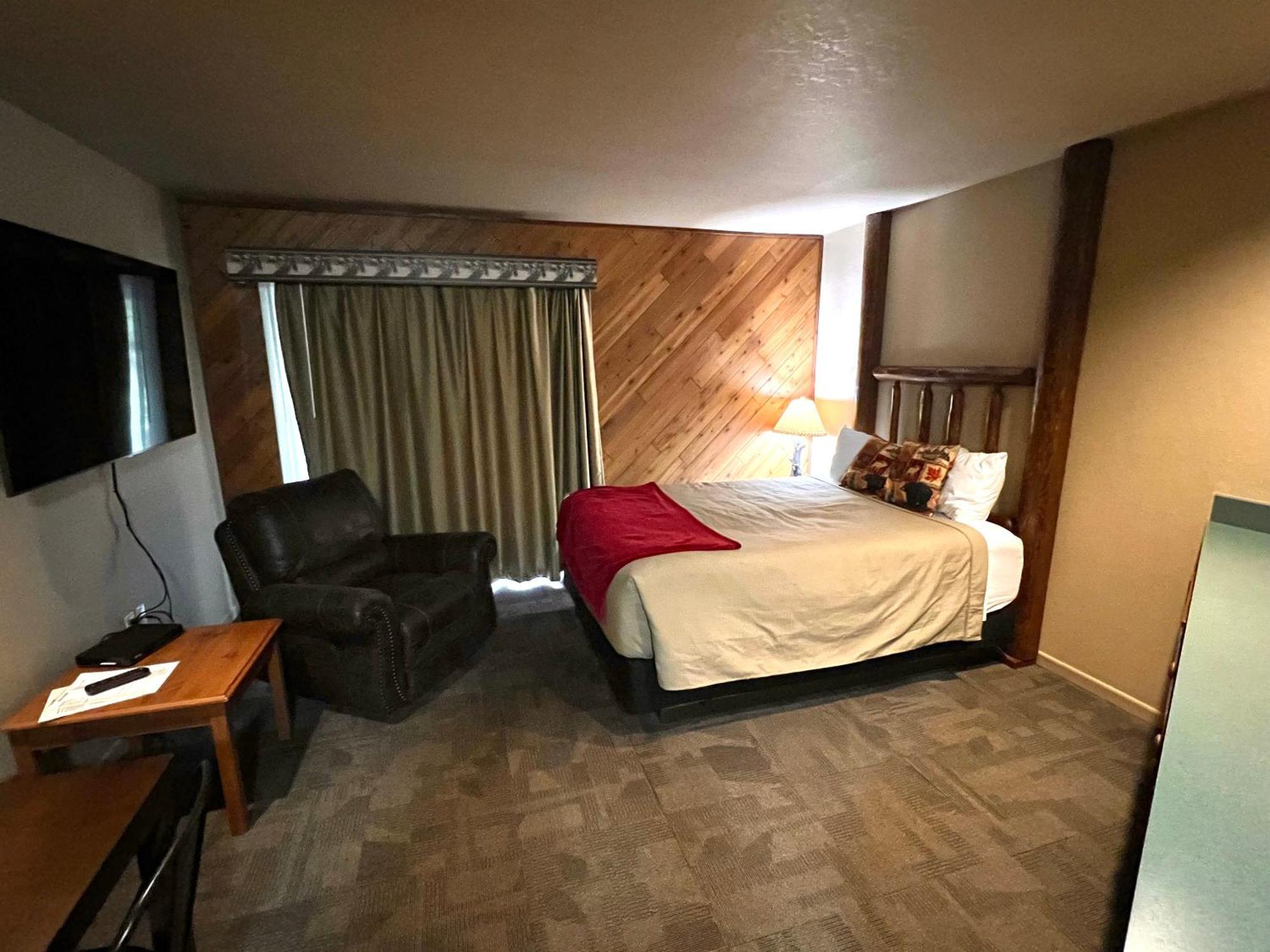Whitetail Lodge Saint Germain エクステリア 写真